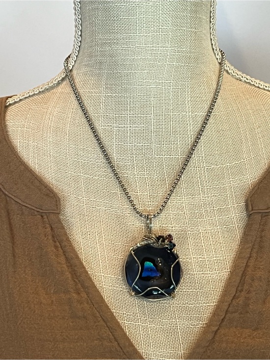 shellymic jewelry Jewelry - Blue Glass Pendant Necklace
